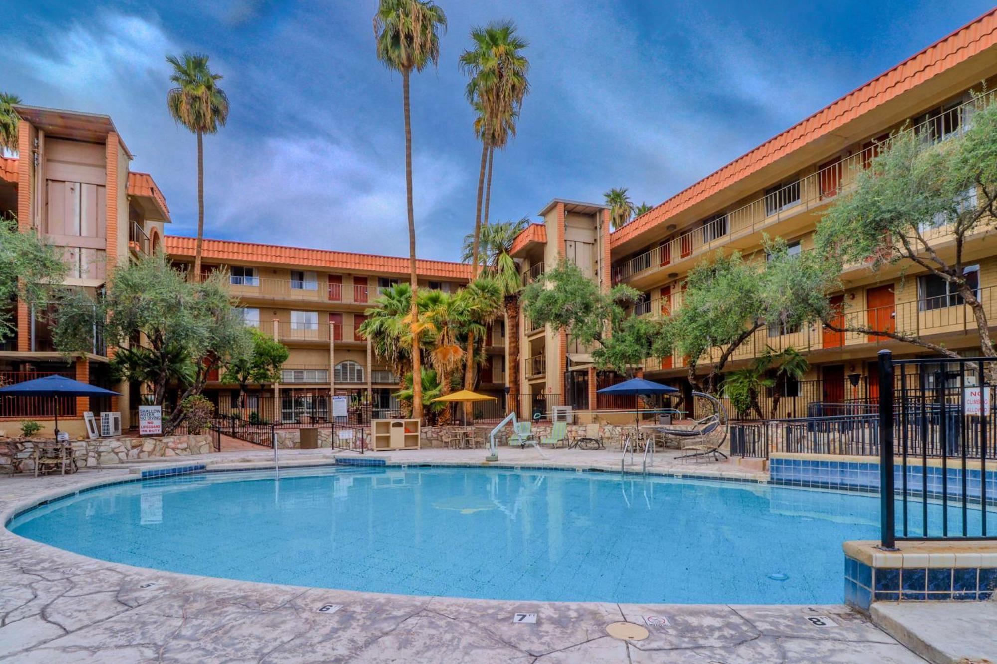 Motel 6 Phoenix, Az - Sky Harbor Екстериор снимка